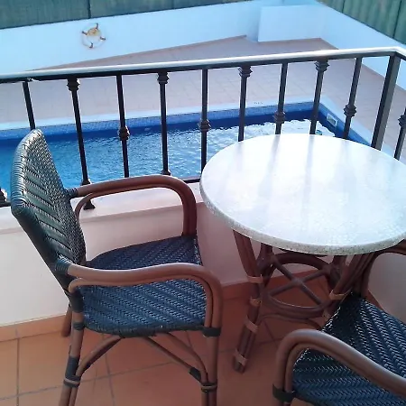Spacious In Albufeira 80 M² With Shared Pool *
