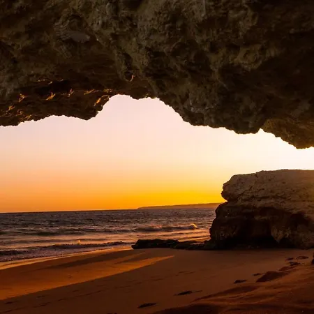 Spacious In Albufeira 80 M² With Shared Pool Apartamento Olhos de Agua (Albufeira)