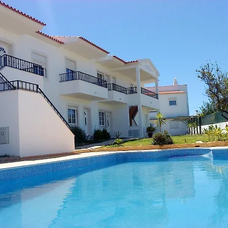 Spacious In Albufeira 80 M² With Shared Pool *