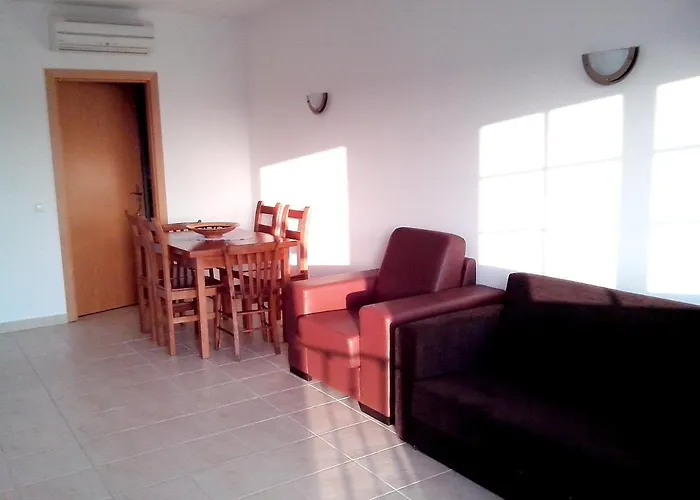 Spacious In Albufeira 80 M² With Shared Pool