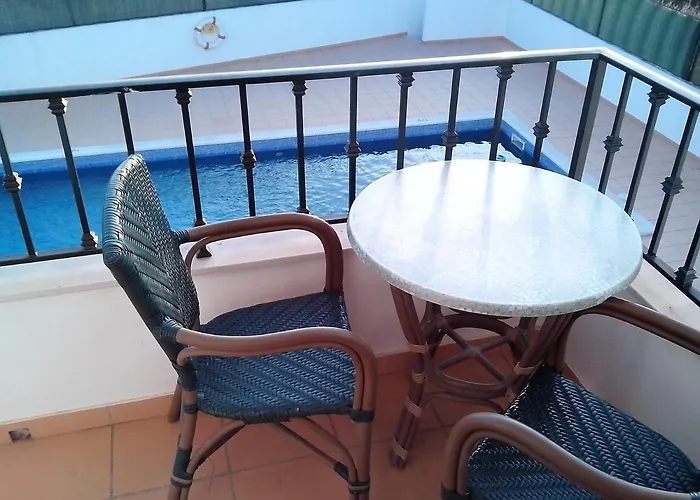 Spacious In Albufeira 80 M² With Shared Pool *