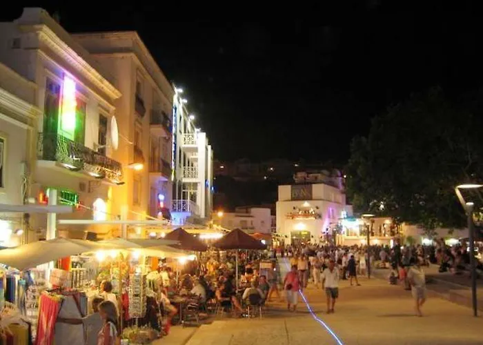 Spacious In Albufeira 80 M² With Shared Pool Lägenhet