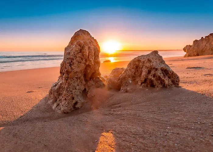 Spacious In Albufeira 80 M² With Shared Pool Lägenhet *