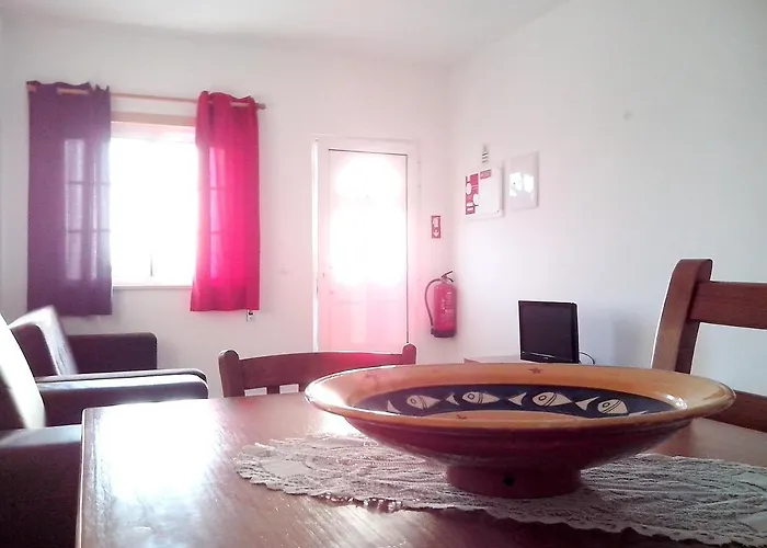 Spacious In Albufeira 80 M² With Shared Pool *