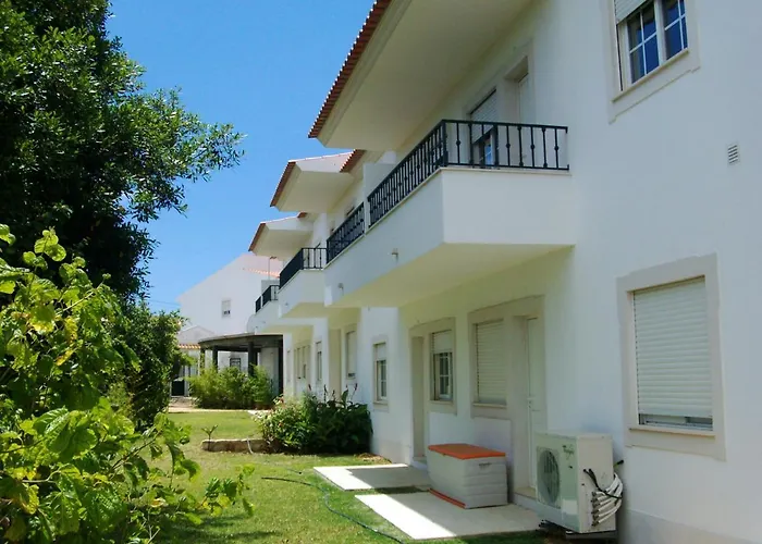 Spacious In Albufeira 80 M² With Shared Pool *