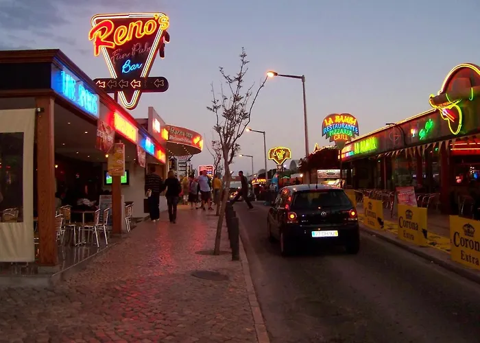 Spacious In Albufeira 80 M² With Shared Pool Lägenhet