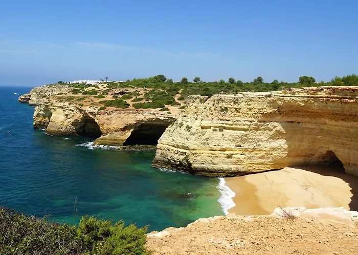 Spacious In Albufeira 80 M² With Shared Pool * Olhos de Agua (Albufeira)