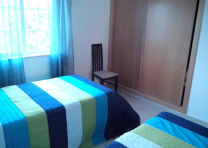 Spacious In Albufeira 80 M² With Shared Pool Lägenhet