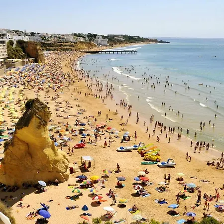 Albufeira View Apartment: Pool, Garden, Near Olhos de Agua (Albufeira)