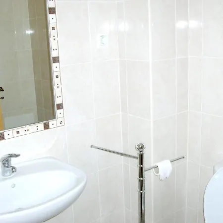 Albufeira View Apartment: Pool, Garden, Near Olhos de Agua (Albufeira)