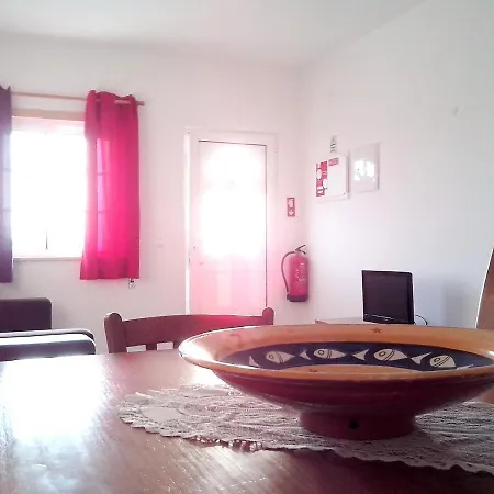 Spacious In Albufeira 80 M² With Shared Pool *