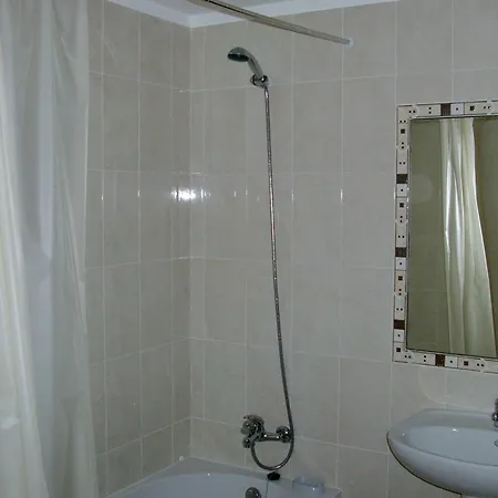 Spacious In Albufeira 80 M² With Shared Pool