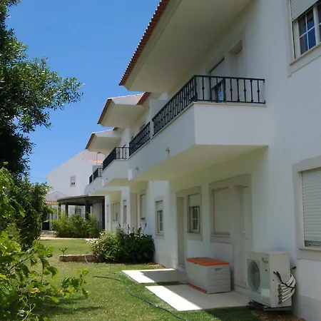 Spacious In Albufeira 80 M² With Shared Pool Διαμέρισμα *