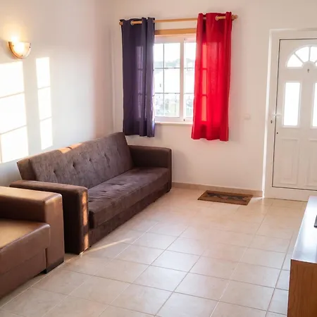 Spacious In Albufeira 80 M² With Shared Pool