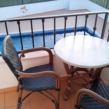 Spacious In Albufeira 80 M² With Shared Pool Lejlighed *