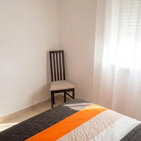 Spacious In Albufeira 80 M² With Shared Pool *