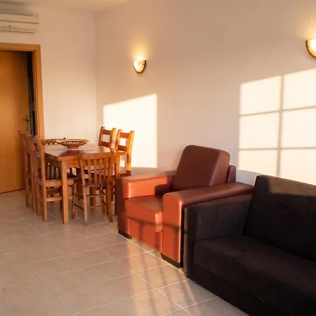 Spacious In Albufeira 80 M² With Shared Pool Olhos de Agua (Albufeira)