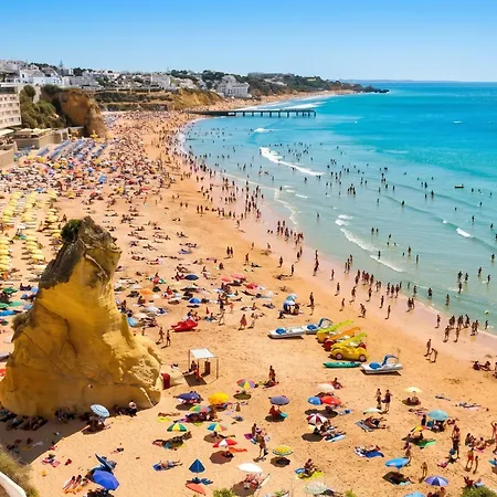 Spacious In Albufeira 80 M² With Shared Pool Lejlighed