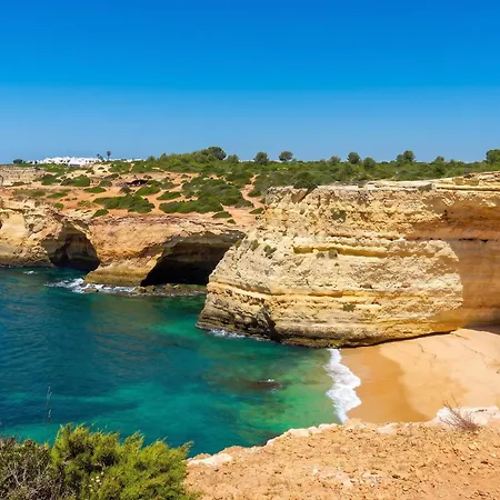 Spacious In Albufeira 80 M² With Shared Pool *