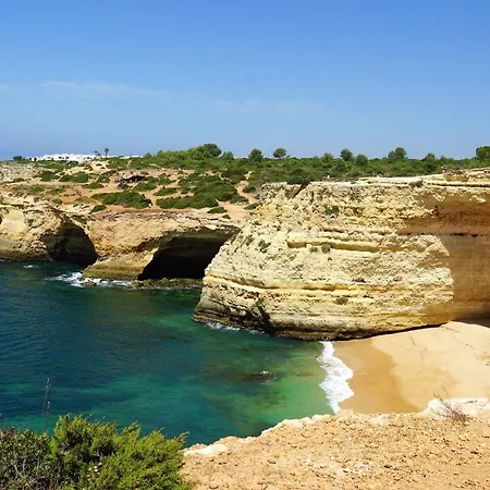 Spacious In Albufeira 80 M² With Shared Pool * Olhos de Agua (Albufeira)