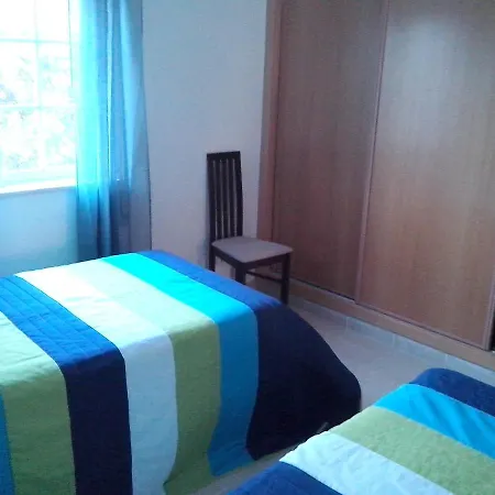 Spacious In Albufeira 80 M² With Shared Pool شقة