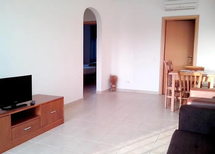 Spacious In Albufeira 80 M² With Shared Pool * Olhos de Agua (Albufeira)