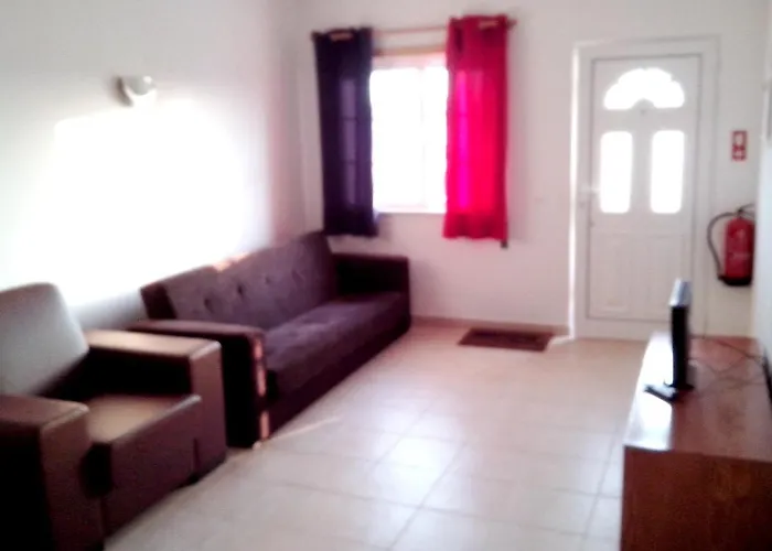 Spacious In Albufeira 80 M² With Shared Pool * Olhos de Agua (Albufeira)