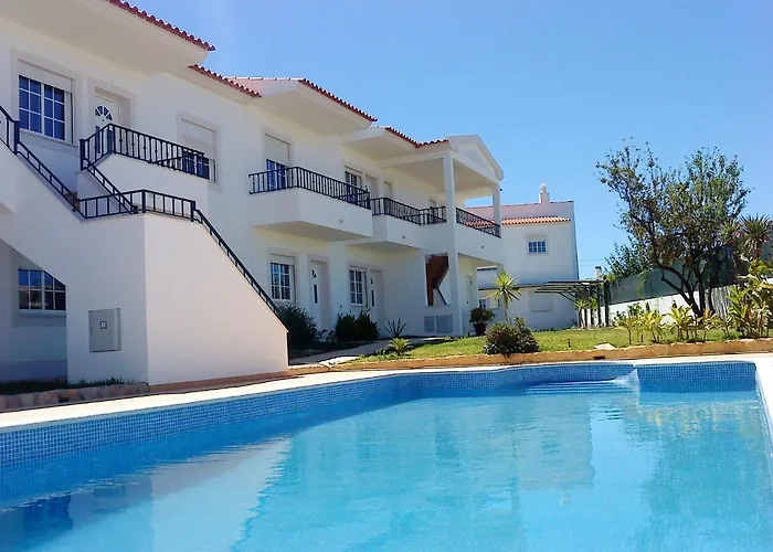 Spacious In Albufeira 80 M² With Shared Pool *